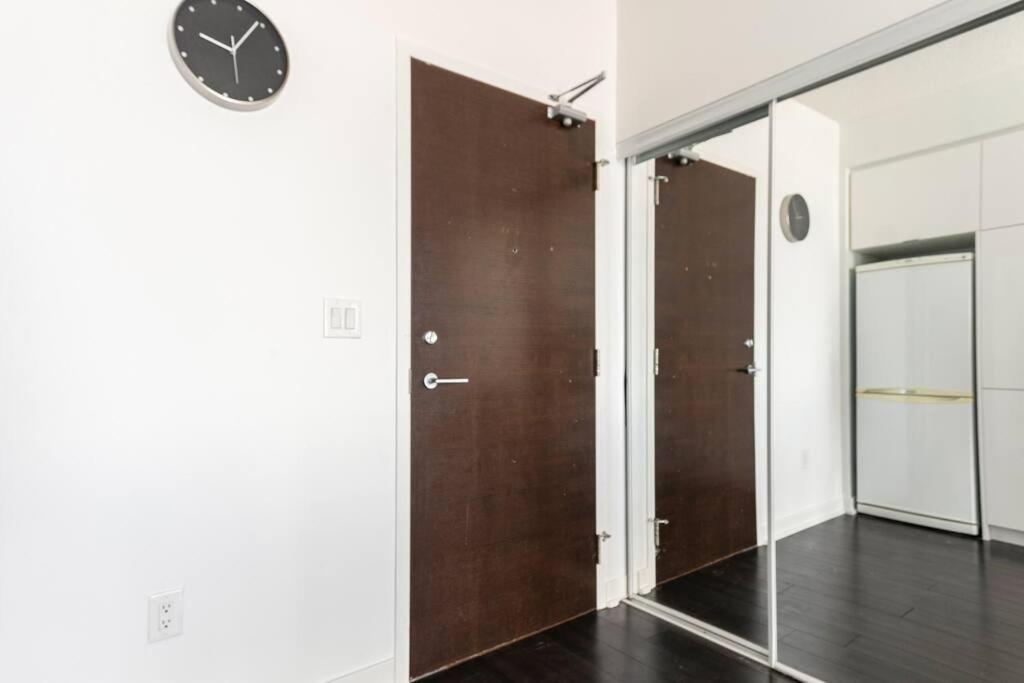Luxury Downtown Lakeview & City View Condo Toronto Buitenkant foto