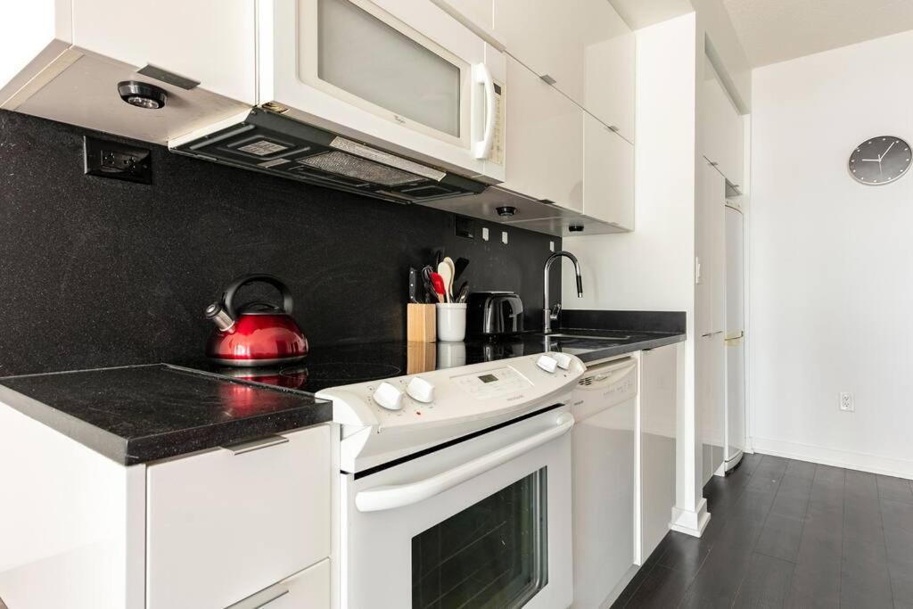 Luxury Downtown Lakeview & City View Condo Toronto Buitenkant foto