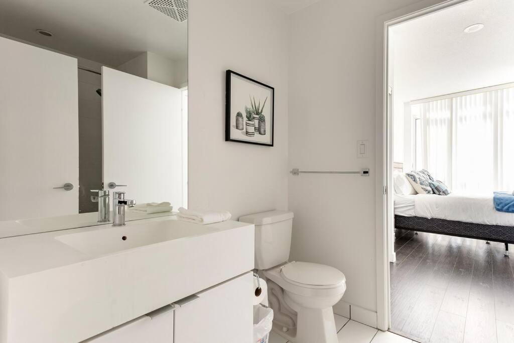 Luxury Downtown Lakeview & City View Condo Toronto Buitenkant foto