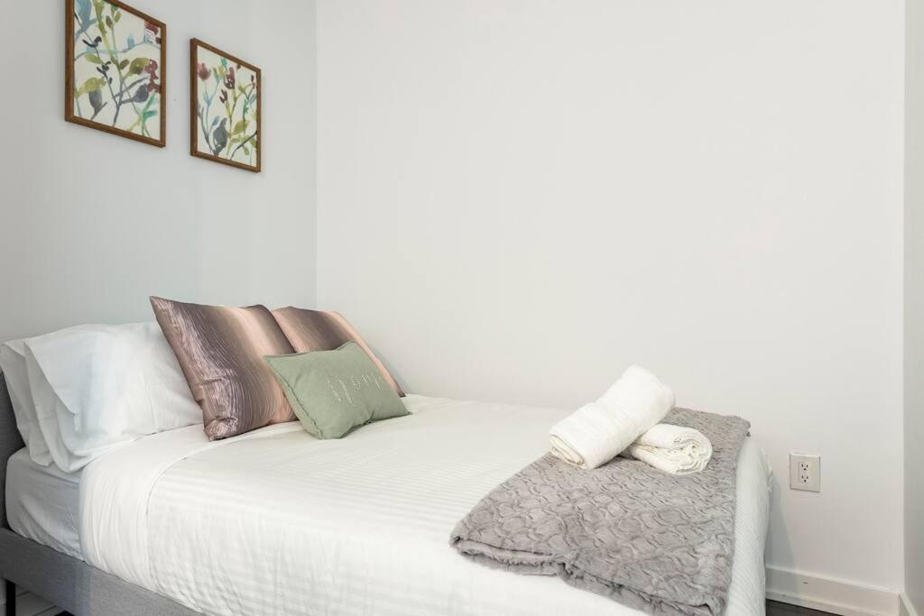 Luxury Downtown Lakeview & City View Condo Toronto Buitenkant foto