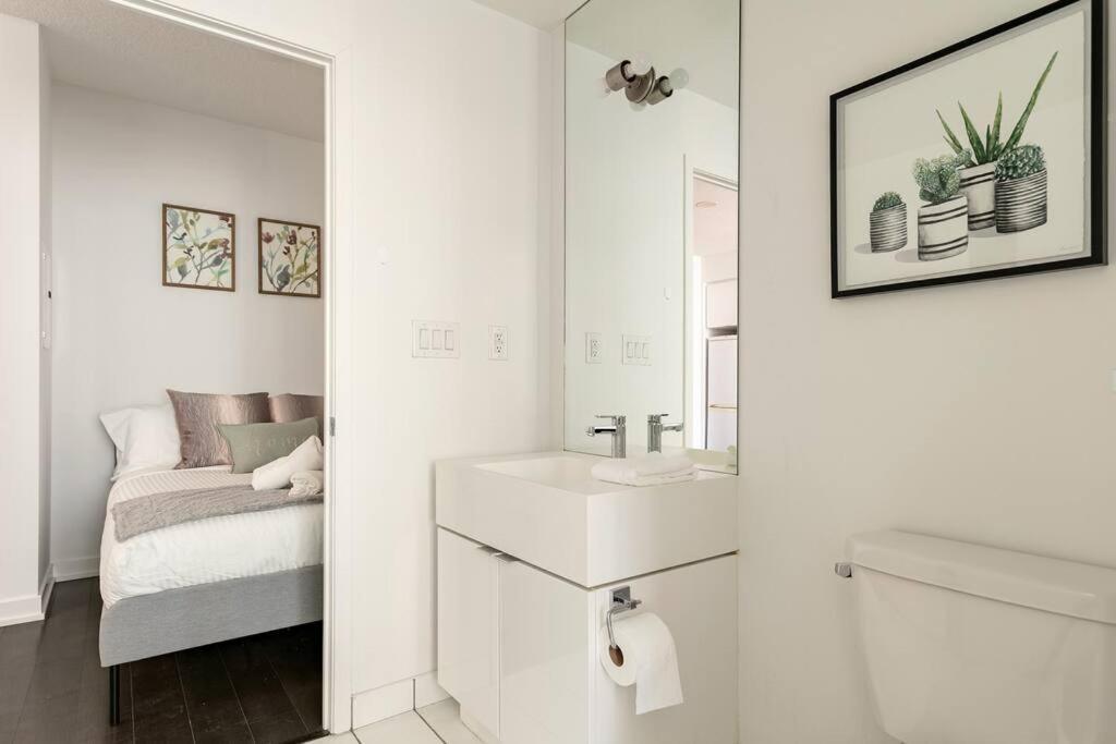 Luxury Downtown Lakeview & City View Condo Toronto Buitenkant foto